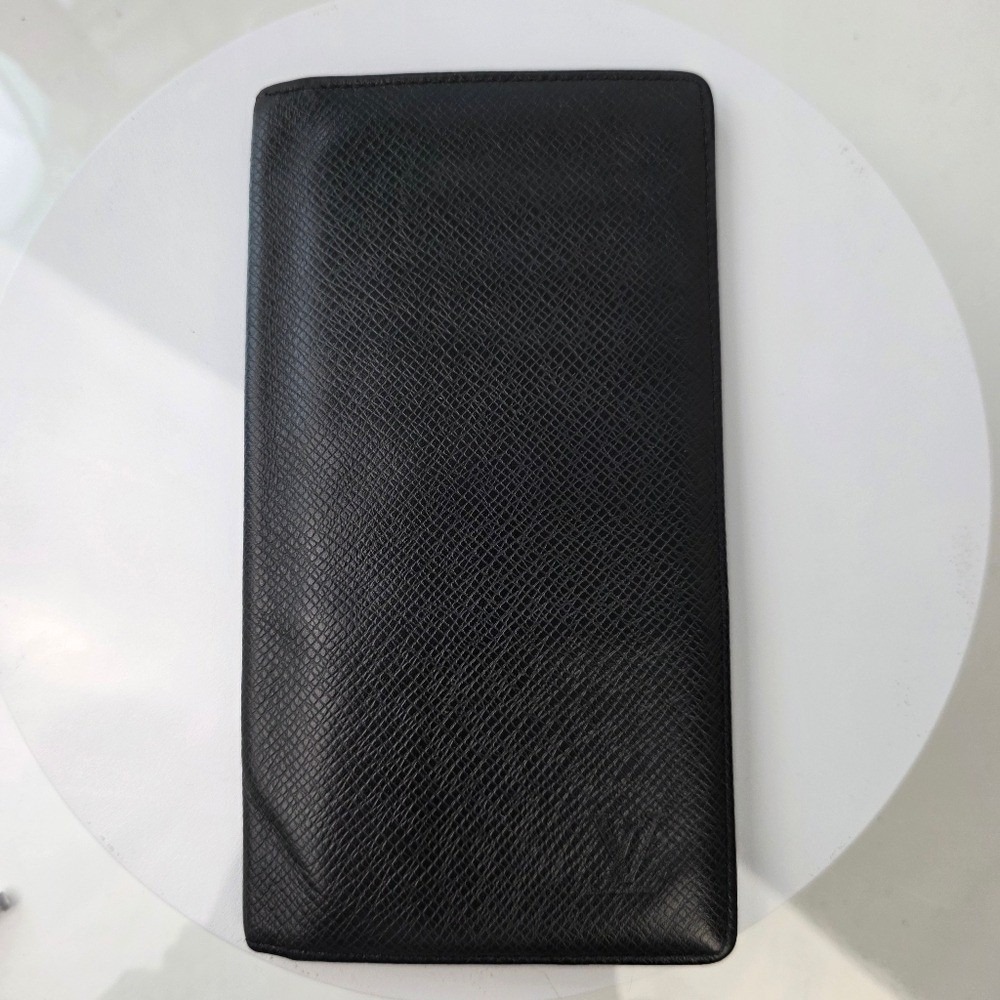 Louis Vuitton Brazza Taiga Wallet long Bifold Leather Black Slim